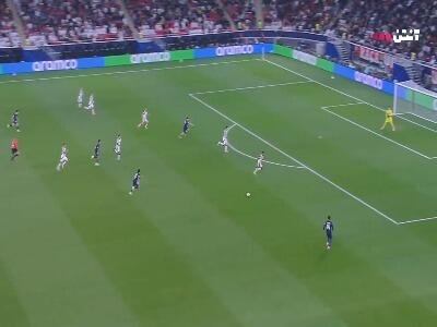 پاس عالی دوئه؛ گل اول پاری‌سن‌ژرمن توسط کوارتسخلیا در دقیقه 38