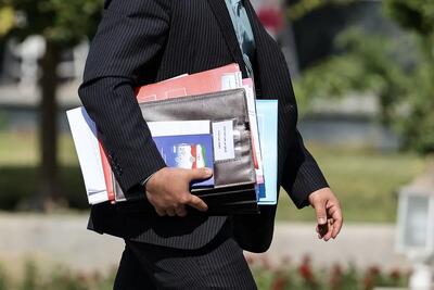 سرمقاله سازندگی/ گزارش مستند مقامات