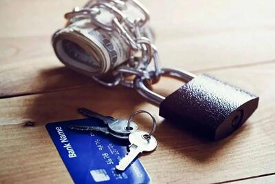 شوک ارزی: بانک مرکزی حساب‌های دلالان طلا و دلار را مسدود کرد /۱۲ تیم بازرسی رؤسای شعب را عزل می‌کنند!​