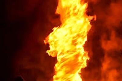 جزئیات خودسوزی یک مرد مقابل دادگستری کرج: علت حادثه، اعتراض وی به رأی قطعی دادگاه درباره انتقال ملکی بود که پیش‌تر به عنوان مهریه به همسرش منتقل شده بود/ فرد آسیب‌دیده با سوختگی ۵۰ درصد به بیمارستان منتقل شد