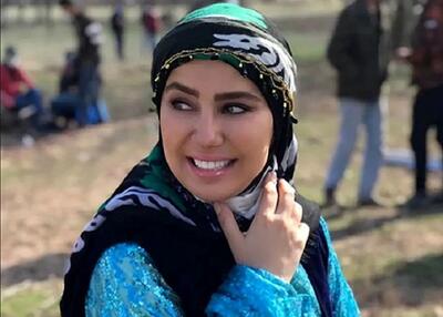  مرجان «نون خ» با یک تیپ شاد و رنگی جلب‌توجه کرد