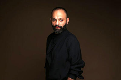  صابر ابر استایل عجیبش رو با طاووس سفید کامل کرد