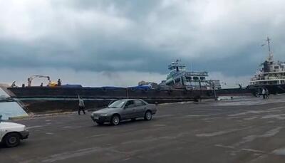 تلاطم عجیب لنج‌ها در اسکله گمرک بندر لنگه