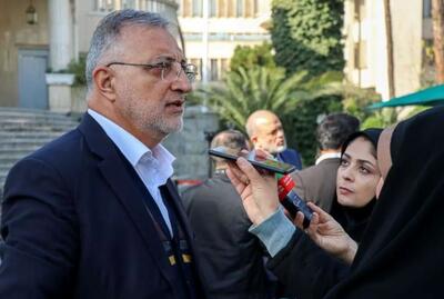 توجیه عجیب زاکانی درباره چمن‌کاری میدان آزادی