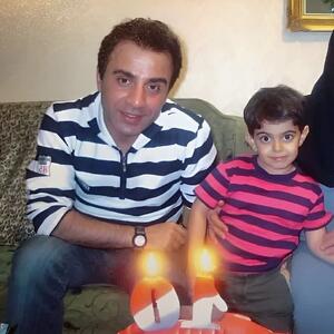 نگاه روز ; تصویری قدیمی از امیر محمد و عمو پورنگ /عمو پورنگ اونموقع پیرتر از الان بود!!