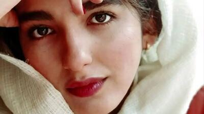 استایل عجیب‌وغریب بازیگر سریال تاسیان با چادر گل‌گلی!