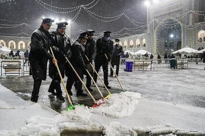 ببینید/ بارش شدید برف در حرم مطهر رضوی