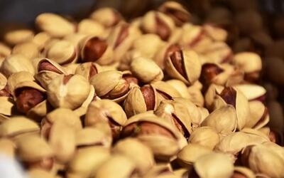 جهش قیمت دلار، به‌ویژه در محصولاتی مانند پسته، عامل اصلی افزایش قیمت آجیل بوده / حداکثر قیمت آجیل شیرین شب یلدا یک میلیون و ۳۰۰ هزار تومان است