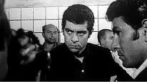 عکس | گذر زمان/ بهروز وثوقی در کنار خانواده‌اش در دوران جوانی