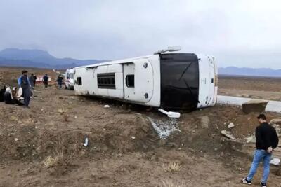 واژگونی دو اتوبوس در محور زاهدان ـ بم