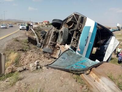  انحراف اتوبوس در رفسنجان؛ ۱۵ نفر مصدوم شدند