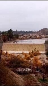 بارش‌های سنگین این سد آبخیزداری را هم سرریز کرد؛ شدت بارش باران را ببینید + ویدیو