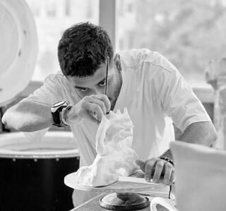 خشایار فرهت و پرتره؛ تا کجا می‌تواند پرتره بماند؟ در گالری مژده