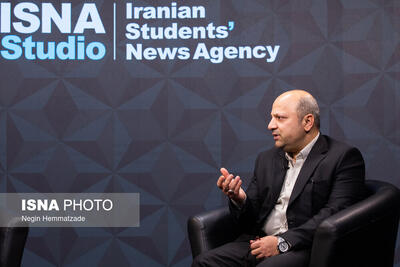 پاسخ معاون وزیر به چالش رسانه‌ها: کاغذ، اقتصاد و اینترنت خبرنگاران