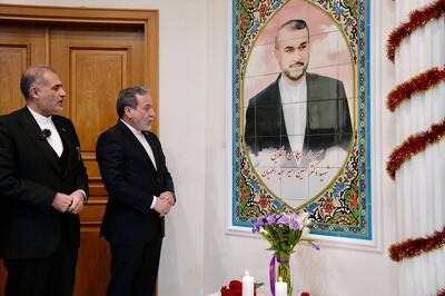  رونمایی از نماد یادبود شهید امیرعبداللهیان در مسکو توسط عراقچی