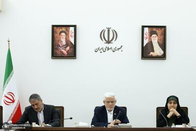  عارف: همه در برابر حوادث جاده‌ای مسئول هستیم و بابت بروز این حوادث نمی‌توانیم خود را ببخشیم/ کاهش ۱۰ درصدی تلفات جاده‌ای، تکلیفی قانونی است/ برای ارتقای‌ ایمنی راه‌ها نباید با هیچ احدی تعارف کرد/ قوانین باید سختگیرانه اجرا شود/ جرائم رانندگی باید بازدارند