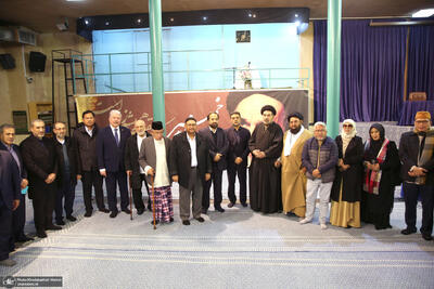 بازدید جمعی از مهمانان شرکت کننده رویداد بین المللی جایزه جهانی امام خمینی از جماران