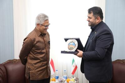  سفیر اندونزی با شهردار ارومیه دیدار کرد / احتمال خواهرخواندگی با شهری در این کشور