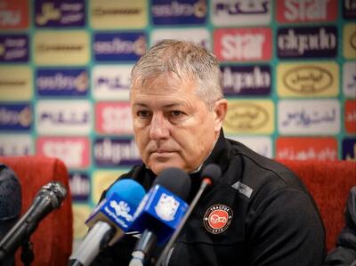 کری‌خوانی سرمربی تراکتور برای اوسمار و اورونوف - کلبه سرگرمی