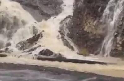 فیلم/ سیلاب در مسیر کهنوج-بندرعباس