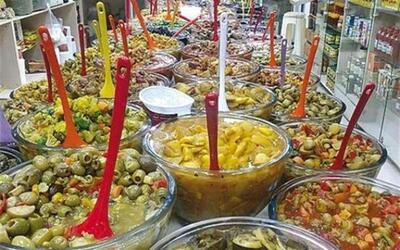  ۲۰ تن ترشیجات غیربهداشتی در کارگاه خانگی اهواز کشف شد