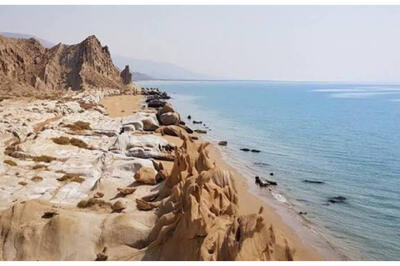  پیشروی آب شیرین باران به دریا در بندر مقام