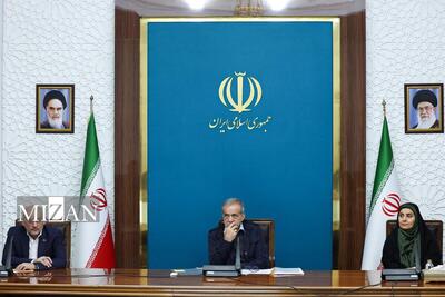 پزشکیان: اولویت دولت تکمیل کریدور‌های ریلی و حرکت ناوگان عمومی به سمت برقی‌سازی است