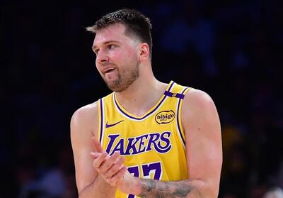 هدیه دانچیچ به بازیکنان و کارکنان باشگاه لیکرز + فیلم - پارس فوتبال