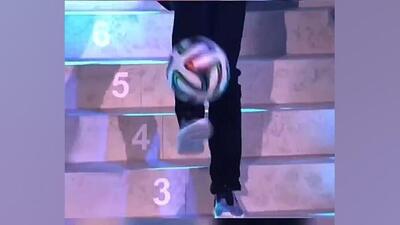 ویدیو| فقط مهندس از پس این چالش برآمد/ روپایی، پله، برعکس رو به بالا! - پارس فوتبال