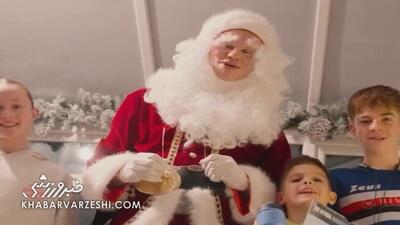 ویدیو| هالند لباس بابانوئل پوشید/ سورپرایز جذاب کودکان - پارس فوتبال