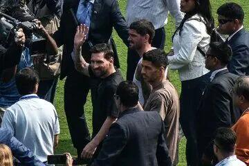 لیونل مسی در کثیف‌ترین رستوران هند!+ عکس