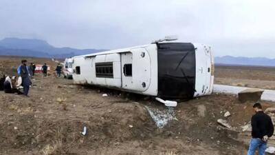 تصادف مرگبار 2 اتوبوس مسافر بری در جاده بم  _ زاهدان 14 کشته و زخمی بر جا گذاشت / فیلم
