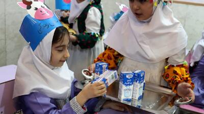 سازمان های استاندارد و غذا و دارو بر خط تولید شیر مدارس نظارت دارند / فقط شرکت‌های تائیدشده وزارت بهداشت مجاز به تامین شیر مدارس هستند