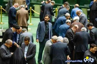 اصولگرا و اصلاح طلب و تندرو‌ها و مجلسی‌ها یک طرف جناب آقای امیر حسین ثابتی هم یک طرف!