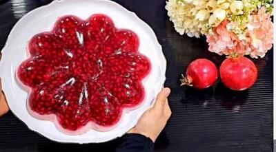  طرز تهیه دسر ژله انار و خامه با کمترین مواد و در کوتاه‌ترین زمان