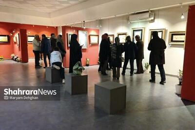 هنری که با عشق ماندگار شده است | نمایش ۷۷اثر از هنرمندان مشهدی در ششمین نمایشگاه خوشنویسی «محفل عشق»