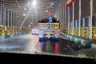 آماده‌باش ۶۵۰۰ نیروی خدمات شهری مشهد در پی بارش برف (۲۶ آذر ۱۴۰۴)