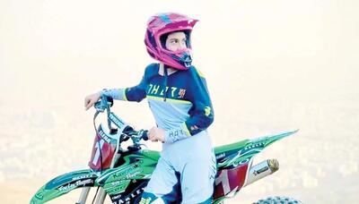 کنار النا هستیم