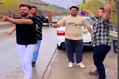 آواز محلی؛ حرکات موزون ادایی و پرنسسی چندتا پسر وسط جاده؛ چه افتخاریم میکنن به خودشون