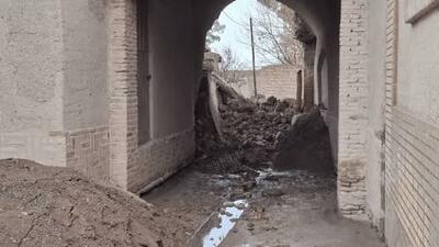  فروریختن بخشی از دروازه تاریخی نایین