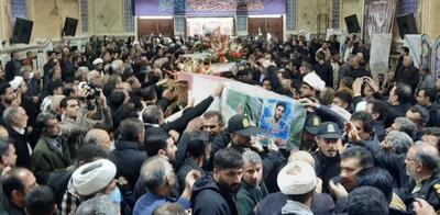  تشییع پیکر ٤ شهید حادثه تروریستی ایست و بازرسی فهرج + فیلم