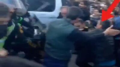  لحظه چاقو خوردن فرمانده نیروی انتظامی