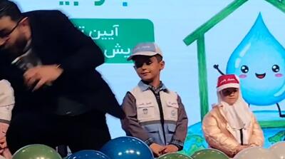 آبروریزی مجری صداوسیما هنگام اجرای یک برنامه