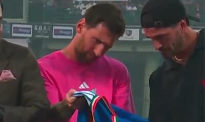 وقتی دو ستاره روی پیراهن تیم ملی کریکت هند، توجه مسی و دی پل را جلب می‌کند