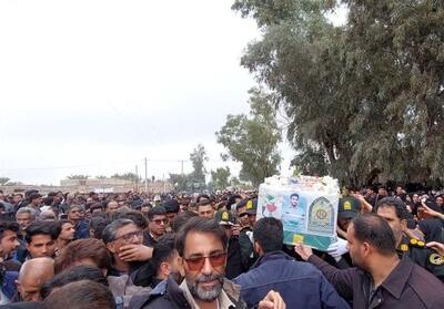  بدرقه آخر خادم امنیت در فهرج؛ شهید سعید هادی‌پور در زادگاهش آرام گرفت - تسنیم