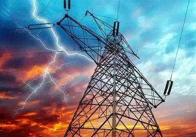 خدمت‌رسانی 25 اکیپ عملیاتی توزیع برق در شرایط بارانی قشم - تسنیم