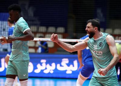 پرافتخارترین تیم ایران جان سالم به در برد