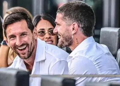 دی‌پل دوباره محافظ شخصی مسی شد! (عکس)