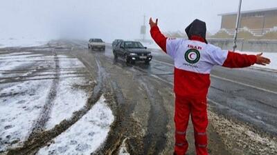 آمادگی نیرو‌های هلال احمر برای امدادرسانی به متاثرین از برف و سرما در جاده‌های مازندران