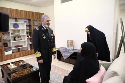 اعطای درجه سپهبدی از سوی رهبر انقلاب به فرمانده شهید با حضور سرلشکر موسوی